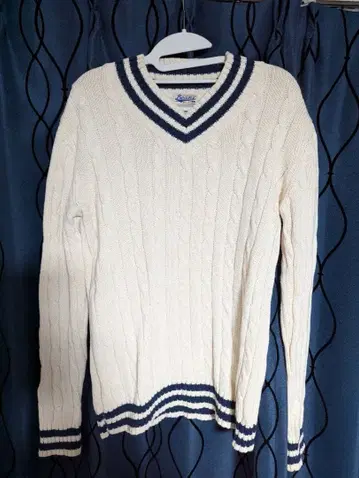 빔즈 니트 V넥 스웨터 L 사이즈