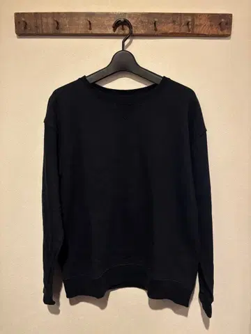 쉽스 에니 V 맨투맨 블랙