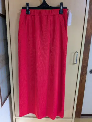 빨간색 타이트 롱 스커트 포켓 부착