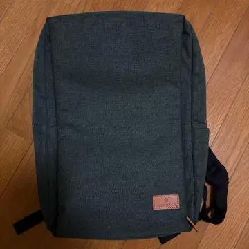 심플 다크 그레이 백팩