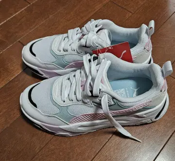 Puma 화이트 핑크 스니커즈