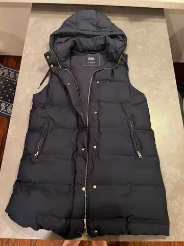 네이비 후드 부착 다운 베스트