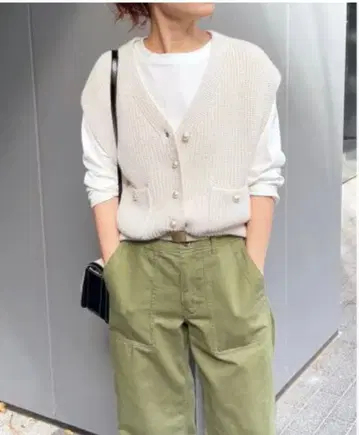 스픽 앤 스팬 펄 버튼 꽈배기 니트 베스트