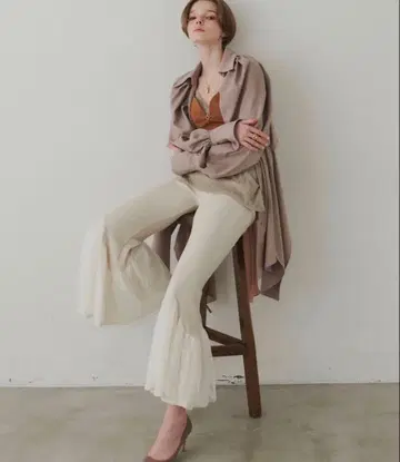 LA BELLE ETUDE 라벨에튀드 밑단 플레어 볼륨 레깅스