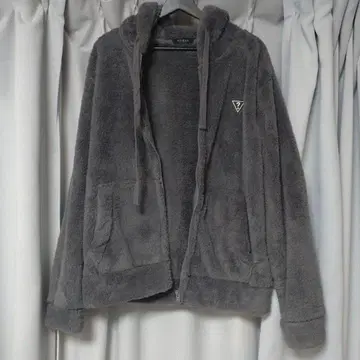 GUESS 후드 부착 보아 후드티