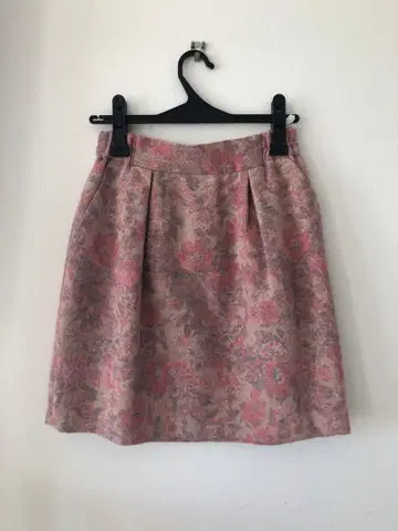 새상품 아나텔리어 무릎 기장 스커트 울