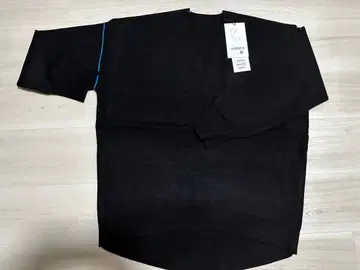 블랙 긴팔 니트 파랑 파이핑 Hunch