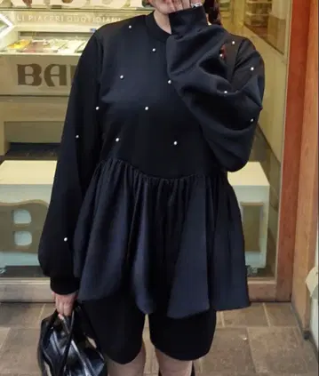 펄 장식 새틴 벌룬 페플럼 상의