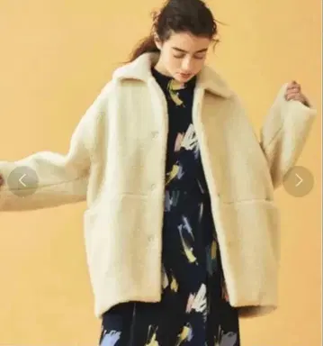 TOMORROWLAND 울 보아 코트 아이보리