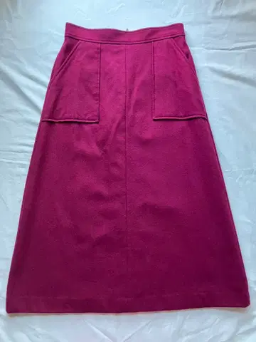 Slobe IENA 빨간색 레드 무릎 아래 A라인 스커트 앞 포켓 부착