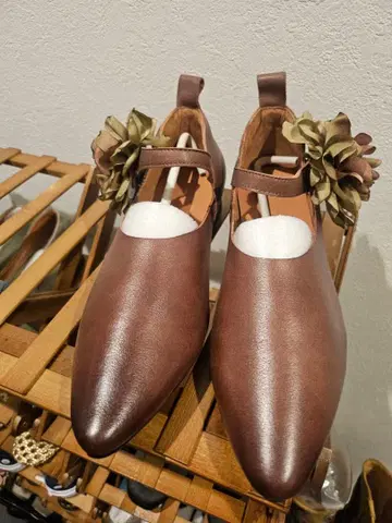 브라운 플라워 장식 스틸레토 펌프스 천연 가죽 장인 한 켤레만