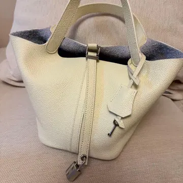 피코탄 락 스타일 천연 가죽 큐브백 아이보리 가죽 핸드백