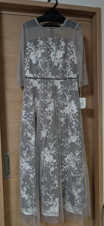 Rire Fete 튤 레이어드 플라워 자수 드레스 베이지