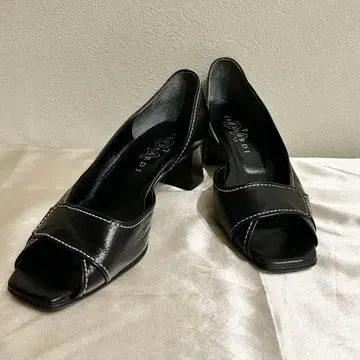 블랙 가죽 오픈토 하이힐 23cm