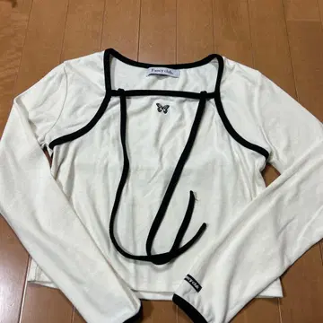 Fancy Club 아이보리 긴팔 T셔츠