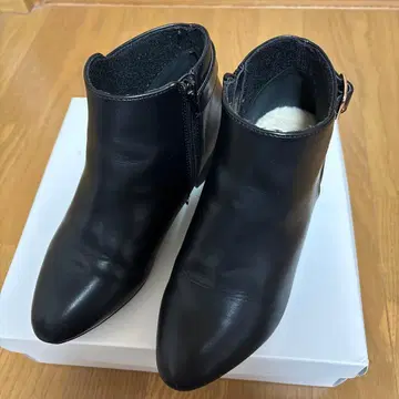 블랙 가죽 숏부츠