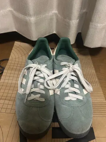 그린 스웨이드 스니커즈