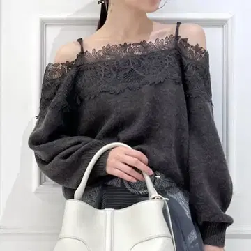 [정품] 레이스 트리밍 오프숄더 니트 풀오버 SNIDEL