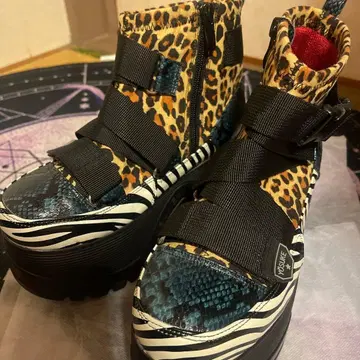 미사용 새상품 YOSUKE 숏부츠 애니멀 무늬