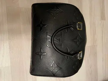 거의 미사용 천연 가죽 블랙 핸드백 블랙 컬러