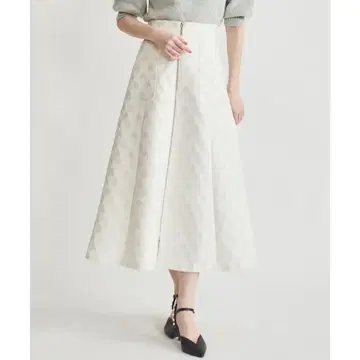 화이트 플레어 스커트 지퍼 프론트 오픈 하트 무늬