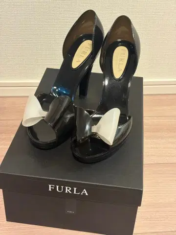 FURLA 블랙 리본 하이힐