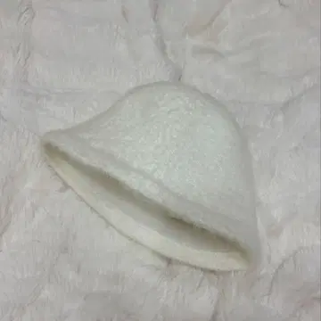 LILY BROWN 버킷햇 화이트