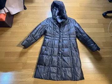 다크 그레이 후드 부착 다운 자켓