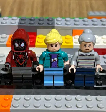 [신춘 특가] 레고 마일즈 모랄레스 그웬 메이 숙모 정품 3체