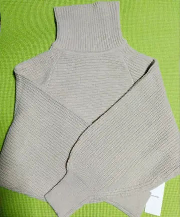 MOUSSY 베이지 터틀넥 니트