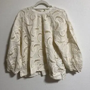 아이보리 자수 코튼 셔츠