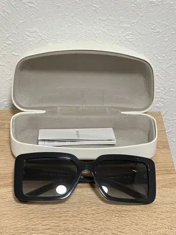 MICHAEL KORS SUNGLASS