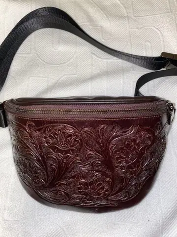 Carving Tribes 다크 브라운 힙색