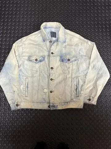 ZARA MEN 크러쉬 데님 자켓 착용 사진 있음