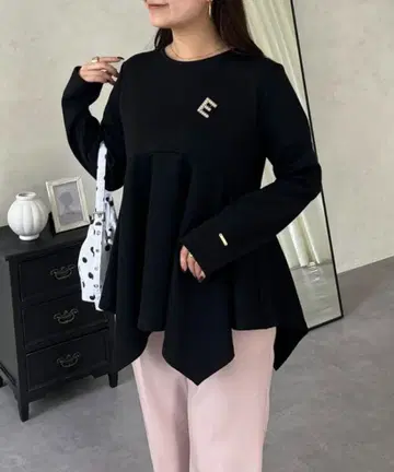 새상품 프로즈 베일 불규칙 헴 커브 페플럼 롱T M 사이즈