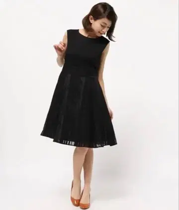 어반 리서치 COUTURE MAISON 스트라이프 패브릭 원피스