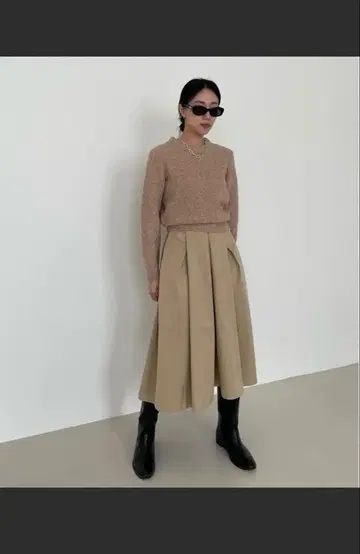 메니에 턱 볼륨 미들 스커트 m 사이즈