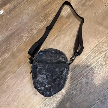 그레고리 블랙 태피스트리 퀵 포켓 숄더백 M