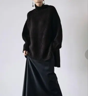 GALLARDAGALANTE 와이드 립 터틀넥 니트 블랙