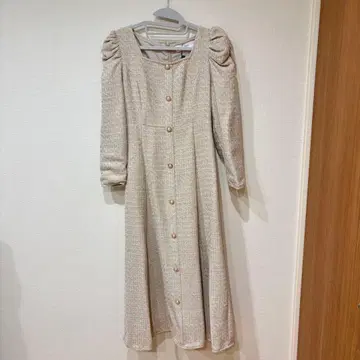 펄 장식 단추 부착 파워 숄더 라메 트위드 원피스