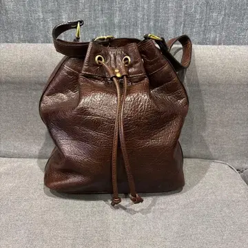 다크 브라운 가죽 복조리형 숄더백