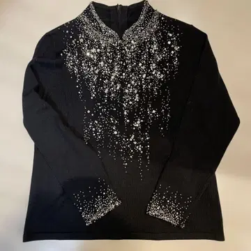 Via Faburrica 비쥬 장식 하이넥 긴팔 니트