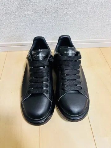 Alexander McQueen 블랙 스니커즈