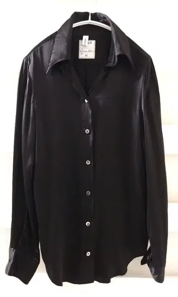 매디슨 블루 새틴 마담 셔츠 블랙