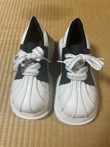 통굽 스니커즈 미사용 새상품 23.5cm