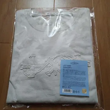 TOMORROW X TOGETHER T-SHIRTS