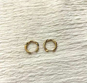 ete 골드 트위스트 귀걸이