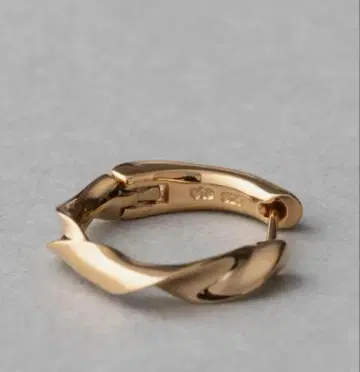 ete 골드 트위스트 귀걸이