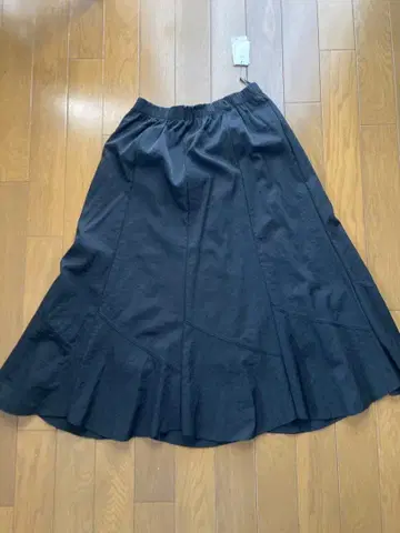 [ 택 포함 미착용 새상품 ] 블랙 플레어 스커트 롱 기장 허리밴딩