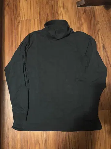 ATON 블랙 하이넥 긴팔 티셔츠